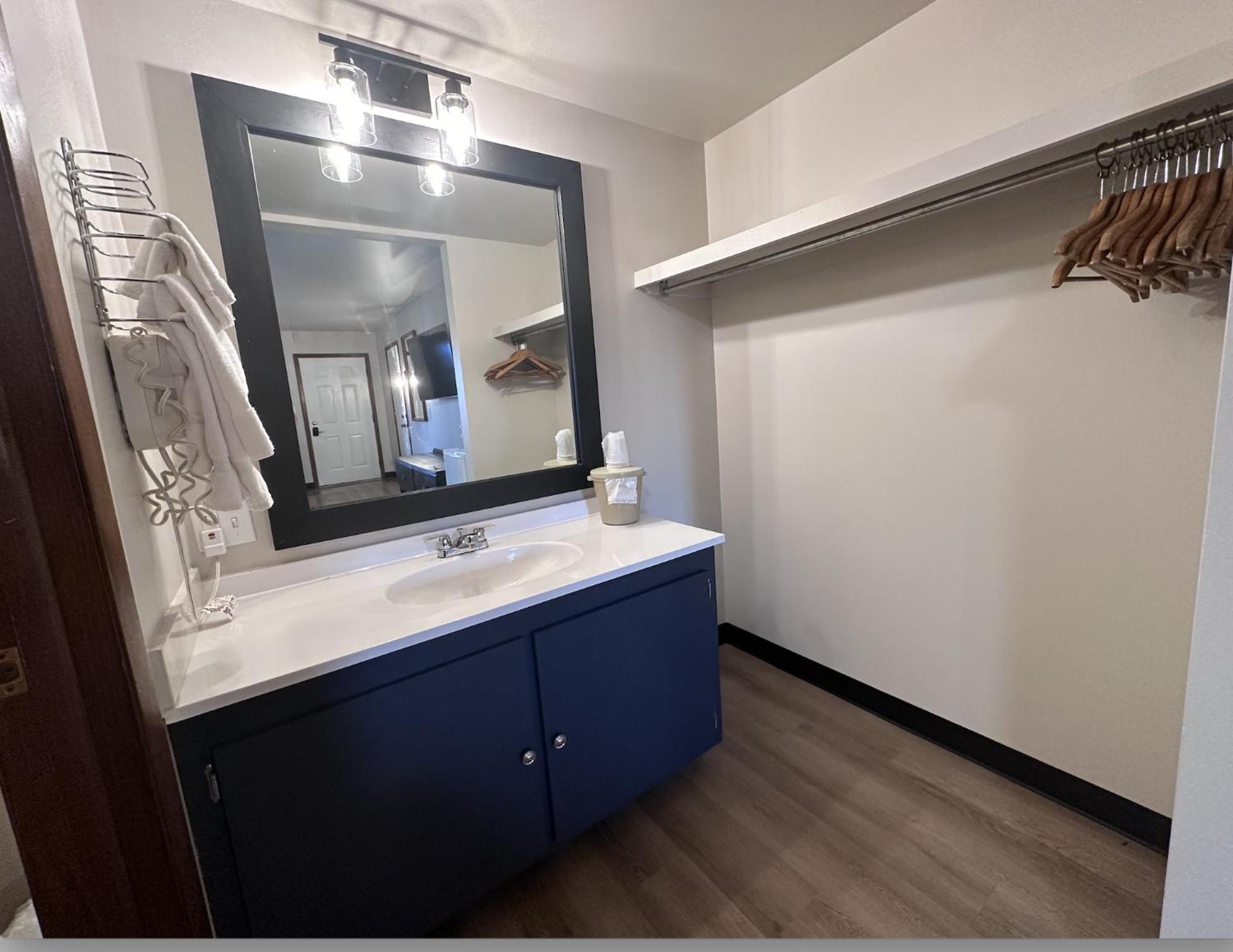 The Roscoe Boutique Motel Coshocton Room photo